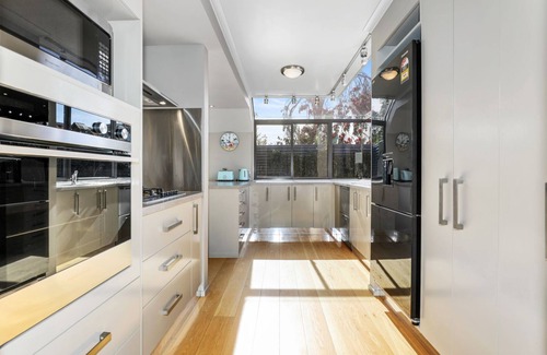 Taupo House | Base: 6 Extra: $40 6a Kurupae Road