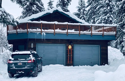 Alyeska House | Base of Alyeska, walk to attractions, beautiful vacation home!