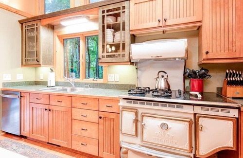 Burnsville Cabin | Basecamp Cabin: RIVER . FISH . HIKE . RELAX