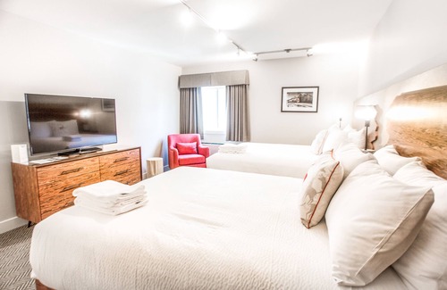 Canmore Hotel | Basecamp Lodge I Double Queen Room