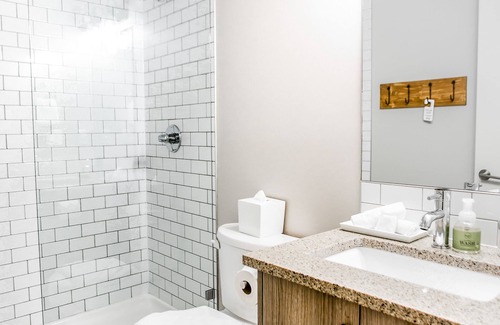 Canmore Hotel | Basecamp Lodge I Double Queen Room