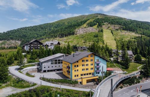 Katschberg Hotel | Basekamp Mountain Budget Hotel