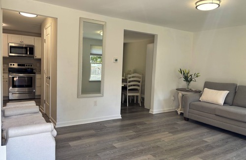 Annapolis Apartment | Basement apartment with a separate entrance with shower, bathroom and laundry