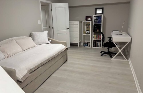 Annapolis Apartment | Basement apartment with a separate entrance with shower, bathroom and laundry