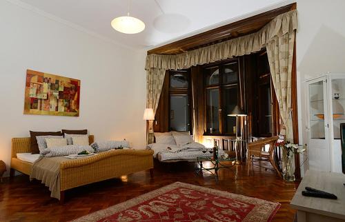 Belvaros - Lipotvaros Apartment | Basilica View II Vintage Apartment