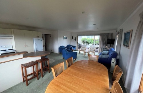 Whangamata Cottage | Baskervilla - Whangamata Holiday Home