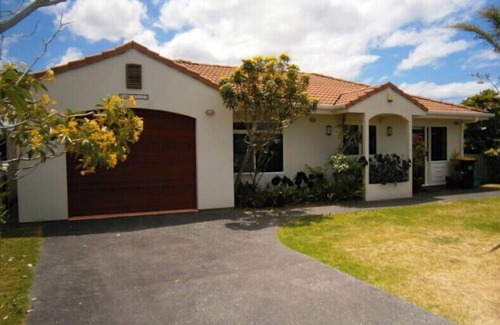 Whangamata Cottage | Baskervilla - Whangamata Holiday Home