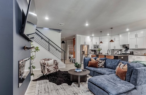 Central Oklahoma City House | BasketballPickleball Court-Putt Putt-Hottub-Gameroom-Centrally Located