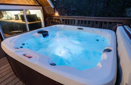Oakhurst House | Bass Lake Chalet- A frame with hot tub/firepit