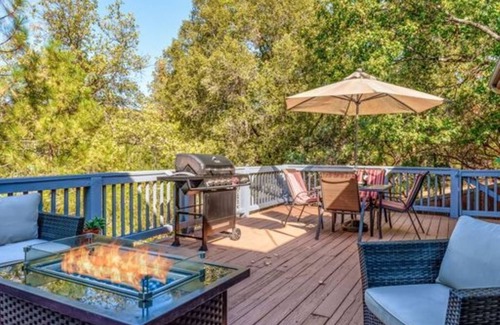 Oakhurst House | Bass Lake vacation home, 5 minutes to the lake & a 26 minute drive to Yosemite!