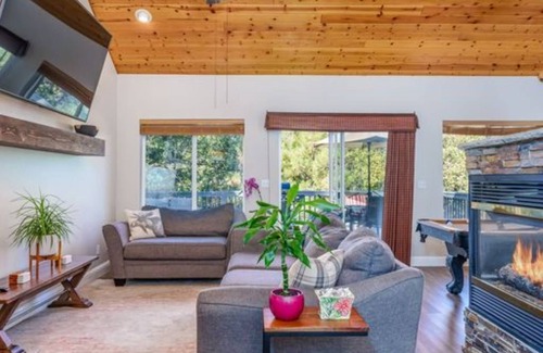 Oakhurst House | Bass Lake vacation home, 5 minutes to the lake & a 26 minute drive to Yosemite!