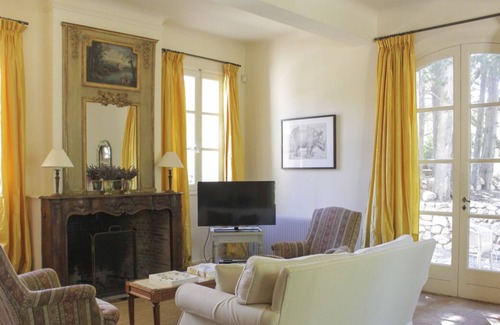 Beaurecueil Villa | Bastide Cezanne - Six Bedroom Villa, Sleeps 11