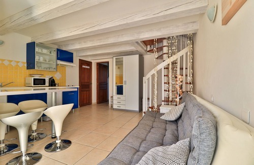 Bagnols-en-Foret House | Bastide en Pierres, Piscine, Jeux de Pétanque, Parking Privé, Portail Électrique