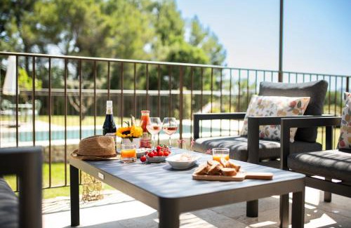 Gordes House | Bastide Toujours Dimanche, Maison de vacances avec vue & piscine chauffée
