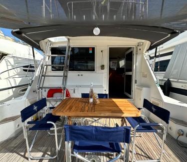 Grand Valinco Boat Rental | Bateau Vedette 14 mètres