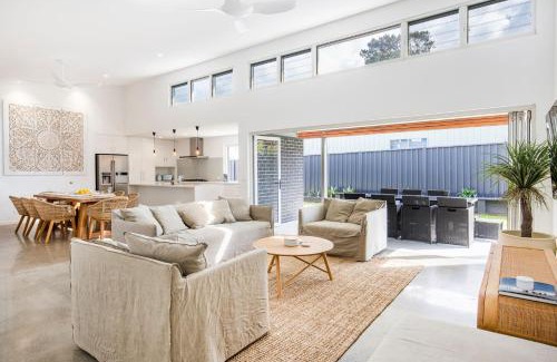 Culburra Beach House | Bathers Pet Friendly 4 Mins Walk to Beach