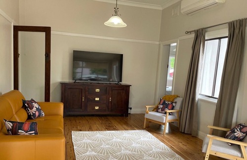 Bathurst House | Bathurst Charmer