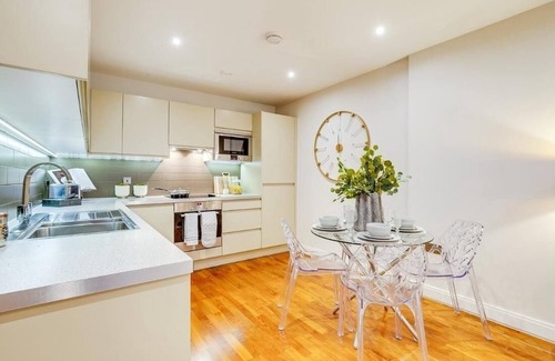 St. Mary's Park Apartment | Battersea 2Bed Retreat | Long Stays & FREE Parking