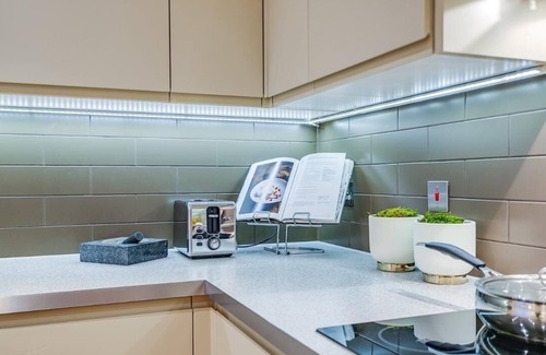 St. Mary's Park Apartment | Battersea 2Bed Retreat | Long Stays & FREE Parking