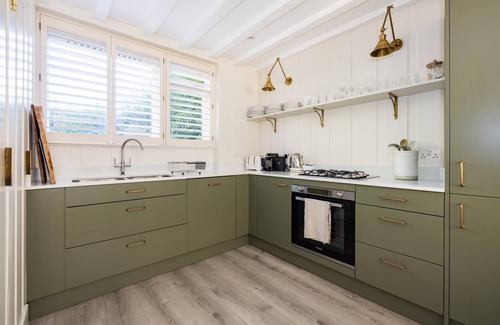 St. Mary's Park Apartment | Battersea Set – 3 Bedroom Home with Garden