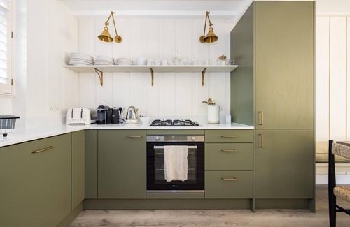 St. Mary's Park Apartment | Battersea Set – 3 Bedroom Home with Garden