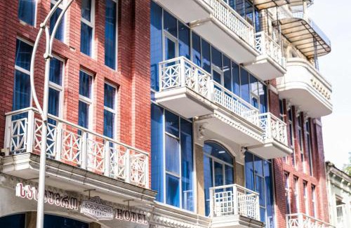 Old Boulevard Apartment | Batumi 3-Apt Combo 3BR 3 Bath Sleeps 9 - Wehost
