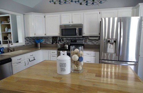 Wilmington House | Baxter's House- Pet Friendly with Covered Boat Parking; 15 mins to Beach/D-Town