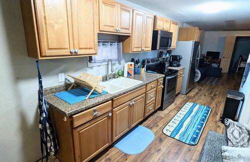 Palacios House | Bay Area Barndominium - Community boat ramp!