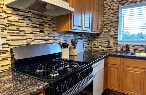 Hayward Condo | Bay Area Bliss: Cozy Family Condo in the Heart of Hayward Hills Close to CSUEB.