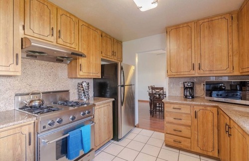 Hayward House | Bay Area Home near San Francisco w/AC