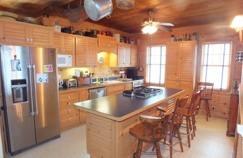 Harbor Springs Cottage | Bay Bliss on Beach Drive - Wequetonsing - With Private Beachfront