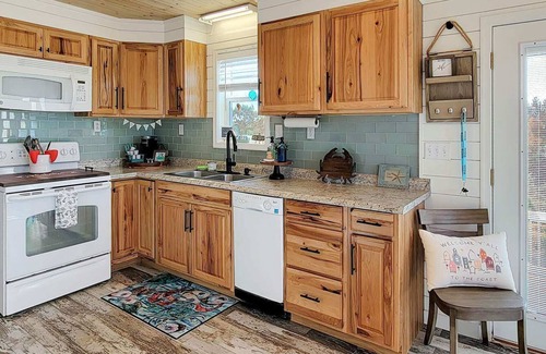 Bay St Louis Cottage | BAY-CAY Getaway, Beaching, Casinos, Swim, Grill, Chill, Memories!