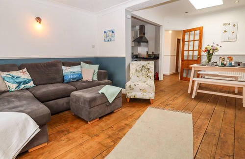Pevensey Cottage | BAY COSY, pet friendly, character holiday cottage in Pevensey Bay