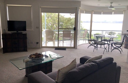 Batemans Bay Apartment | Bay Getaway...walking distance to town