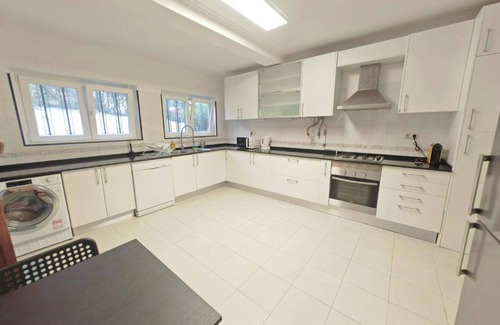 Cascais Villa | Bay Golf House (with a terrace and a large garden)