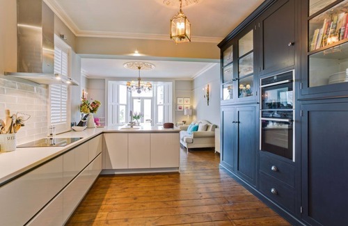 Beaumaris Apartment | Bay House - a coastal that sleeps 12 guests in 6 bedrooms