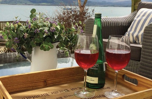 Beaumaris Apartment | Bay House - a coastal that sleeps 12 guests in 6 bedrooms