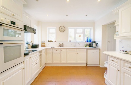 Aldwick Cottage | Bay House, Aldwick Bay - sleeps 7 guests in 4 bedrooms