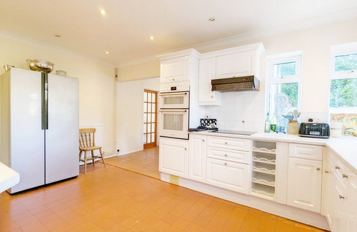Aldwick Cottage | Bay House, Aldwick Bay - sleeps 7 guests in 4 bedrooms