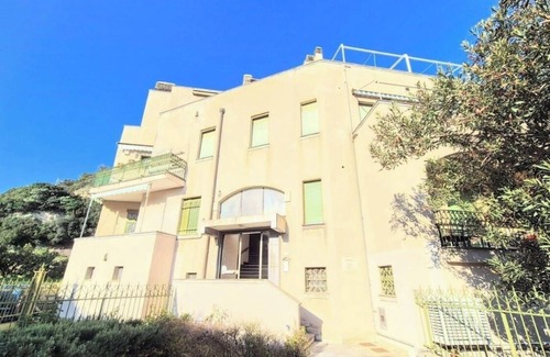 Varigotti Apartment | Bay of Saracens, renovated apartment 6 people with garden parking space