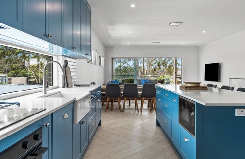 Nelson Bay House | Bay Retreat Two - Sleeps up to 10 guests in the centre of Nelson Bay!