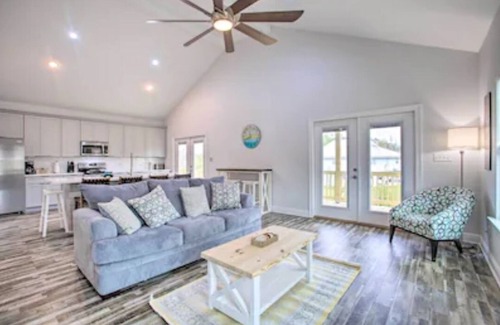 Shoreline Park House | Bay St Louis Water Front Home w/Private Pool + Boat Dock