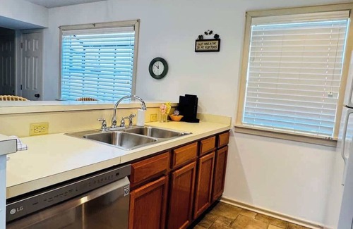 Little River Apartment | Bay Tree cozy 2BR condo on the ground floor