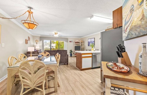 Little River Apartment | Bay Tree Getaway 28G