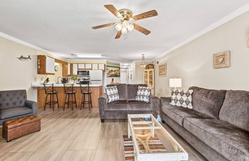 Little River Apartment | Bay Tree Getaway 28G