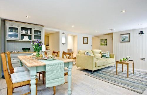 Tavistock House | Bay Tree - Uk13577