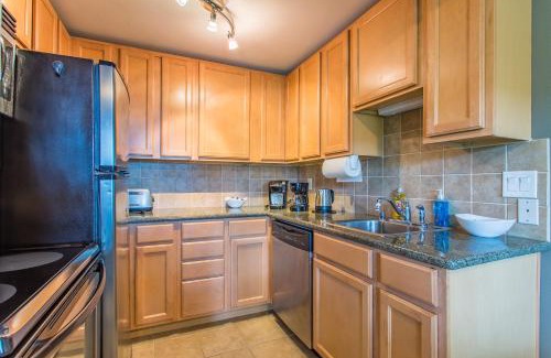 North End Apartment | Bay View, Best Area, No Stairs, WD, 2 Baths, 2 Bedrooms, Balcony, View, 925sf