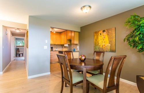 North End Apartment | Bay View, Best Area, No Stairs, WD, 2 Baths, 2 Bedrooms, Balcony, View, 925sf