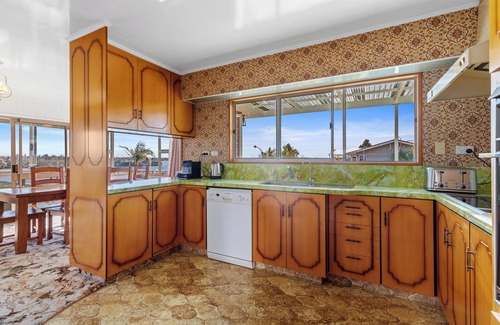 Maungatapu House | Bay View Gardens - Tauranga Holiday Home