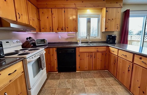 Botwood House | Bay View Retreat, quiet and private getaway, easy access to trails
